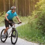 Werde ich Bauch-, Brust- und Oberschenkelfett verlieren, wenn ich 2 Monate lang täglich Rad fahre?