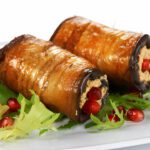 Auberginenröllchen gefüllt mit Tomaten, Käse und Grünkohl: Gesundes Rezept