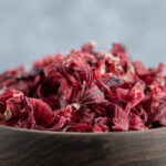 كشف سحر زيت الكركديه للشعر: إكسير طبيعي لشعر جذاب