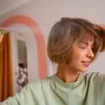 हेयर जेल बनाम हेयर स्प्रे: आपके बालों के लिए कौन सा सही है?