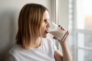 What are the Benefits of Drinking Hot Milk at Night?